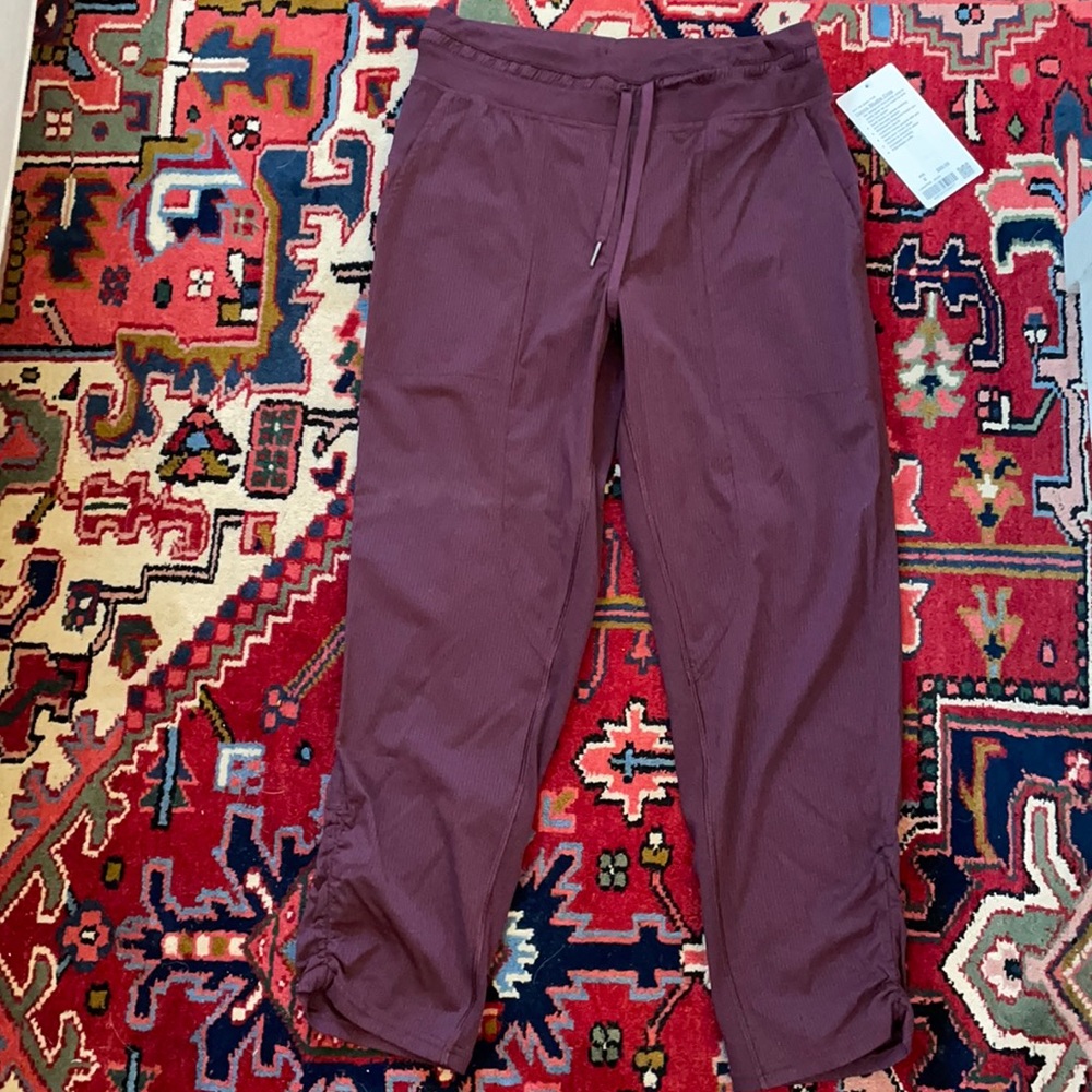 Lululemon, NWT, size 6, Maroon